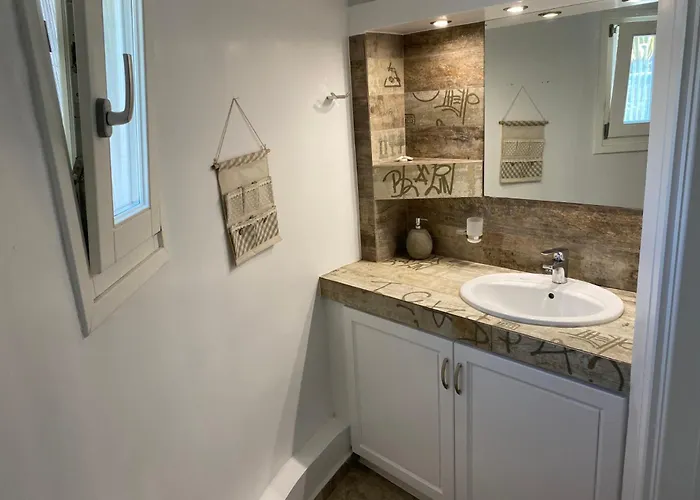 Rineia Complex By Live&travel Ελιά