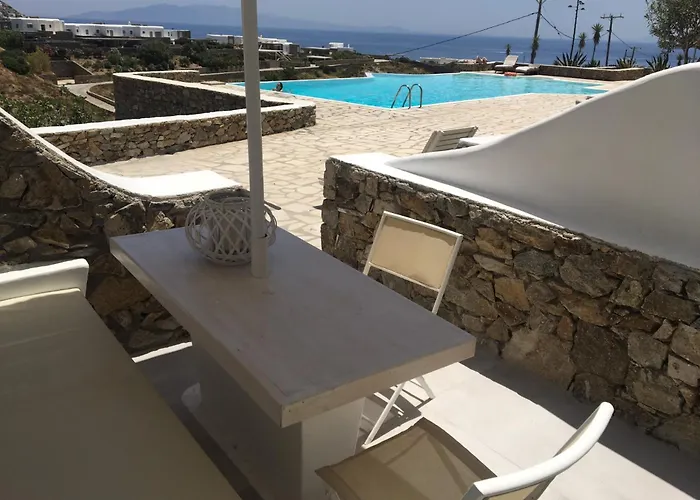 Rineia Complex By Live&travel *