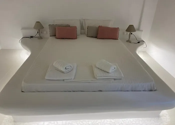 Rineia Complex By Live&travel * Elia (Mykonos)