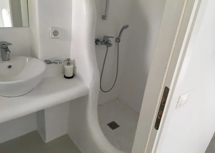 Rineia Complex By Live&travel Apartment